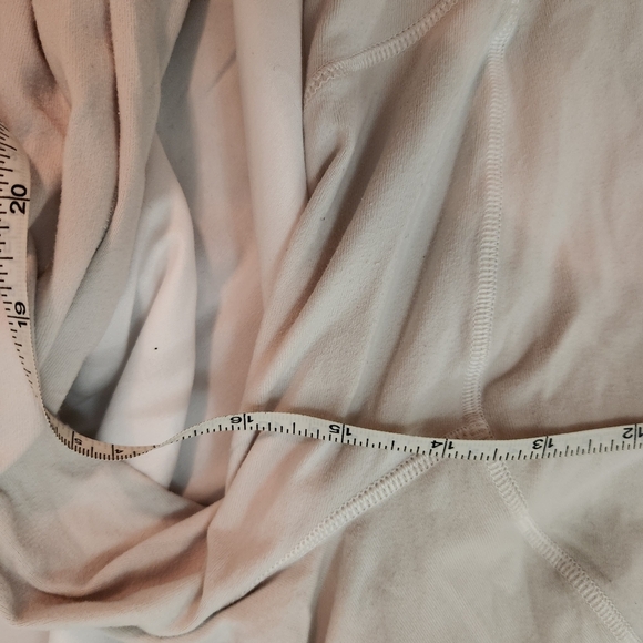 Lululemon Athletica White Activewear Top - Picture 7 of 9